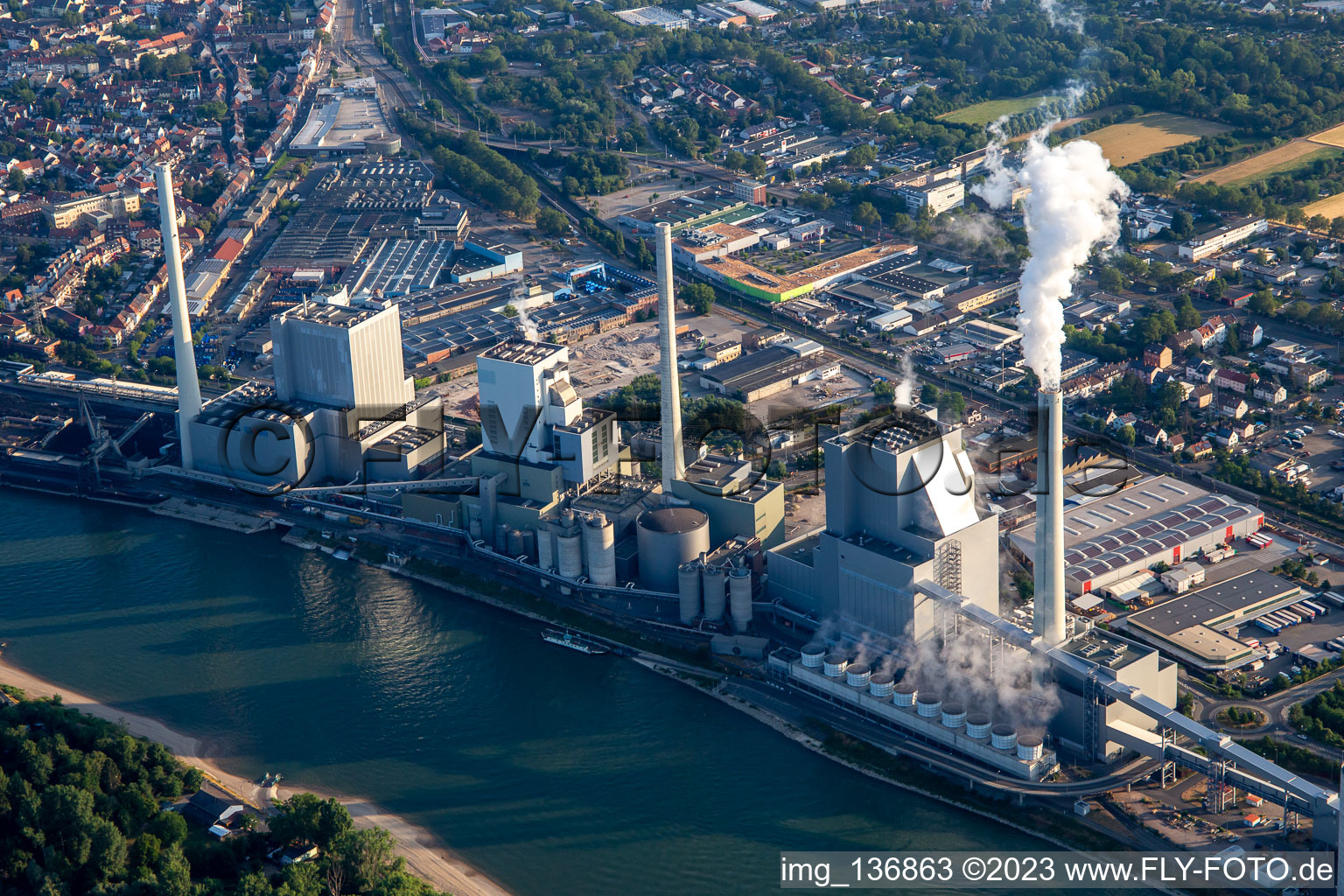 Luftbild von Großkraftwerk Mannheim GKM von Süden im Ortsteil Neckarau im Bundesland Baden-Württemberg, Deutschland