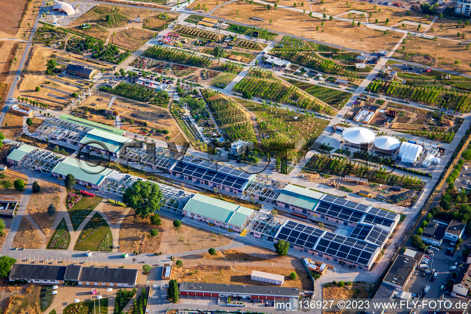 Luftbild von U‑Halle auf dem Spinelli-Park der Bundesgartenschau Mannheim BUGA 2023 im Ortsteil Feudenheim im Bundesland Baden-Württemberg, Deutschland