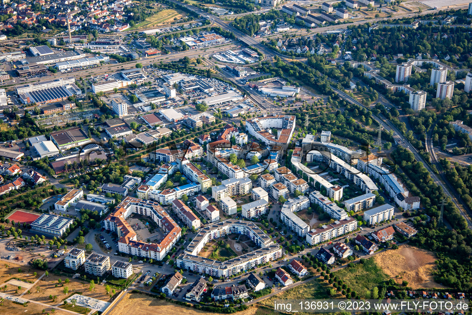 Luftaufnahme von Ida-Dehmel-Ring im Ortsteil Käfertal in Mannheim im Bundesland Baden-Württemberg, Deutschland