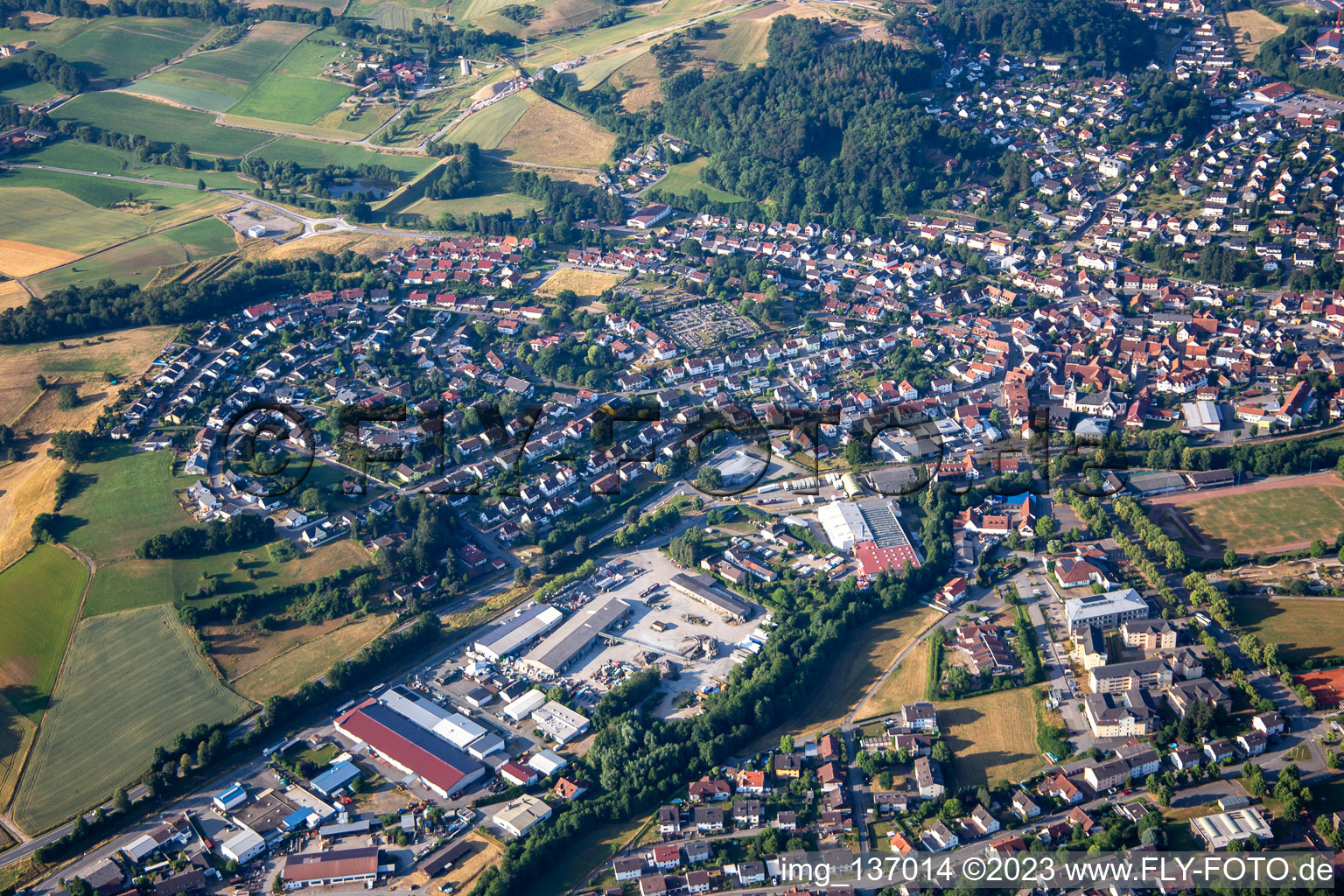 Schrägluftbild von Mörlenbach im Bundesland Hessen, Deutschland