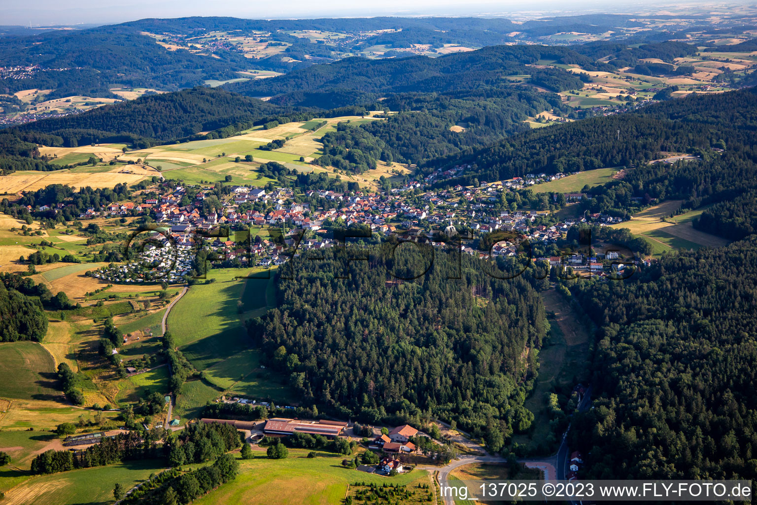 Schrägluftbild von Ortsteil Hammelbach in Grasellenbach im Bundesland Hessen, Deutschland