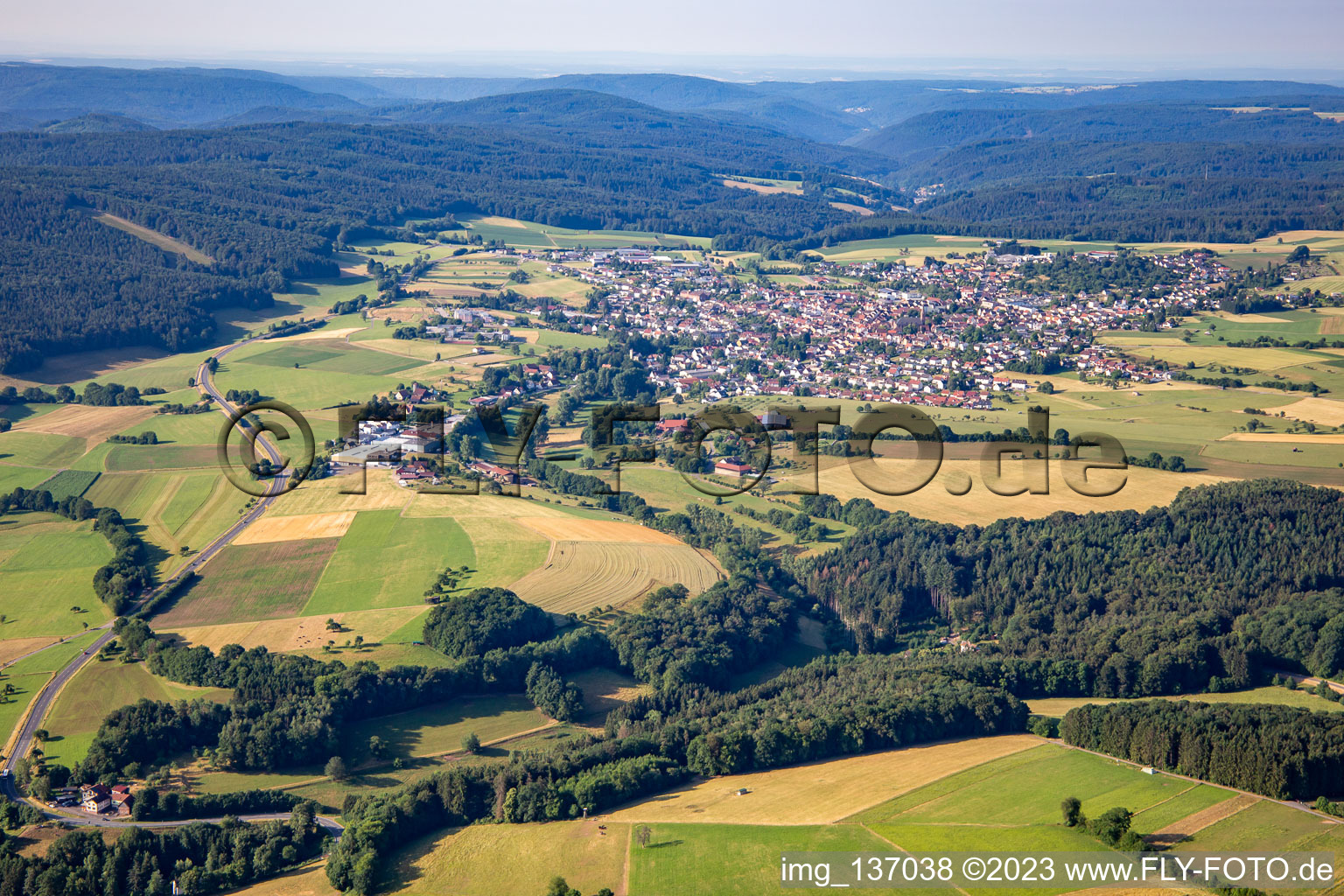 Ortsteil Beerfelden in Oberzent im Bundesland Hessen, Deutschland aus der Drohnenperspektive