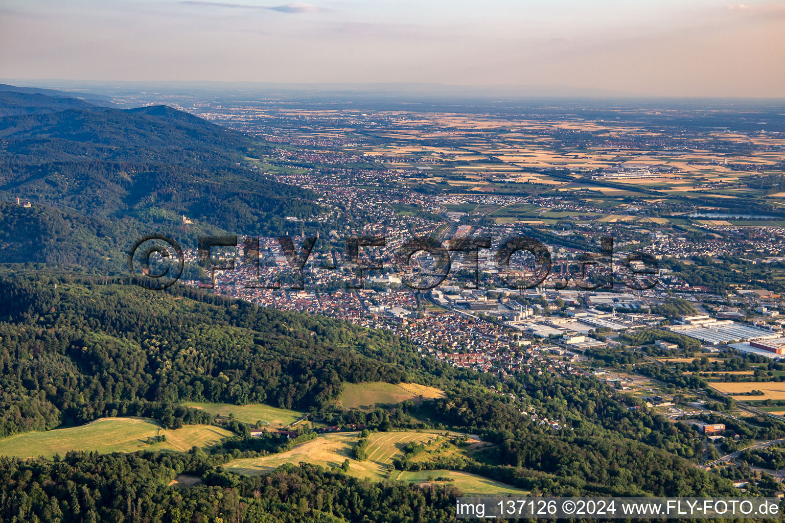 Weinheim von Nordosten im Bundesland Baden-Württemberg, Deutschland