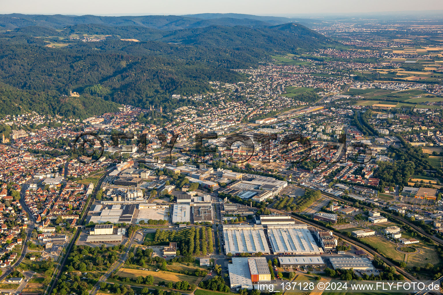 Von Norden in Weinheim im Bundesland Baden-Württemberg, Deutschland