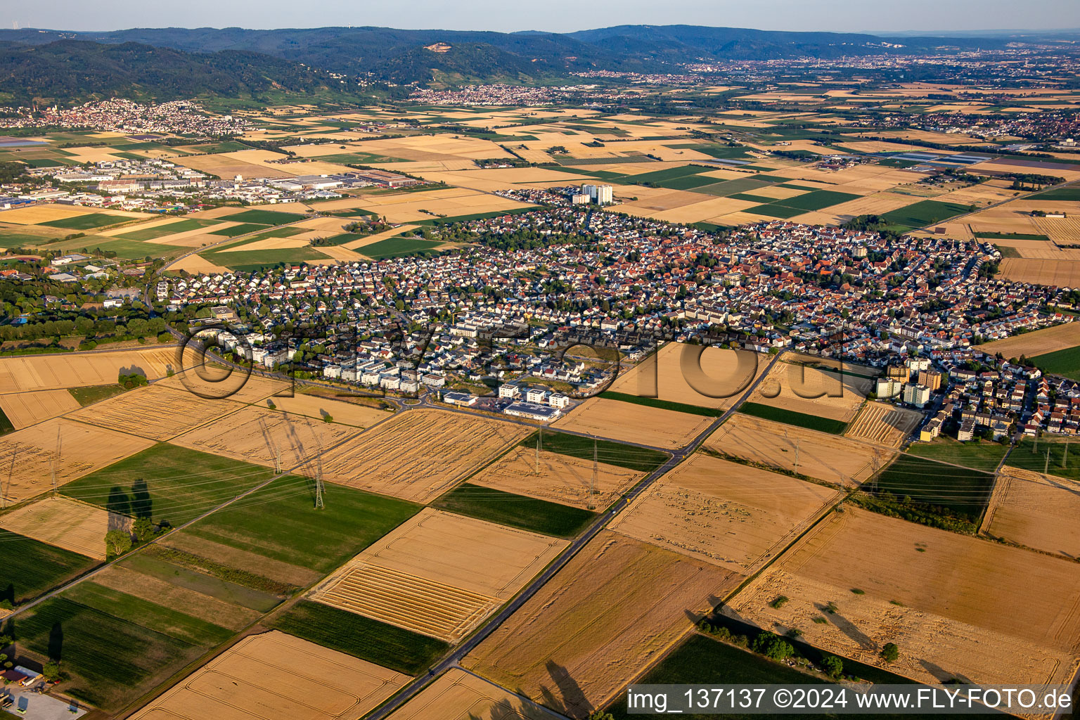 Luftaufnahme von Von Nordwesten in Heddesheim im Bundesland Baden-Württemberg, Deutschland