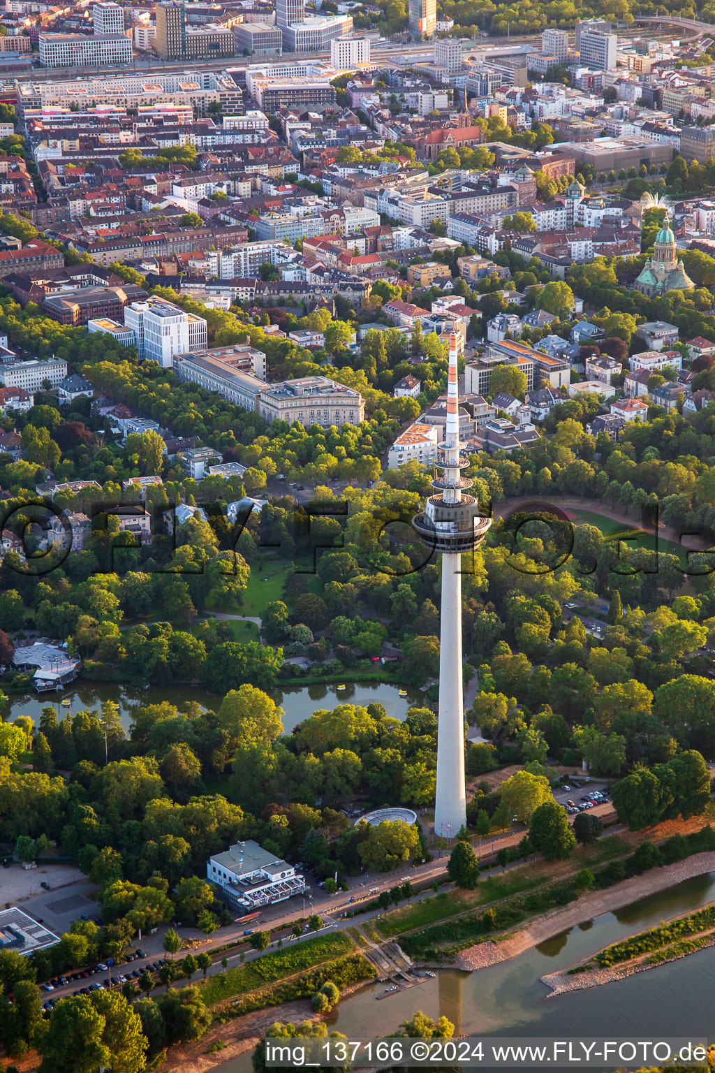 Fernmeldeturm Mannheim im Ortsteil Neckarstadt-Ost im Bundesland Baden-Württemberg, Deutschland