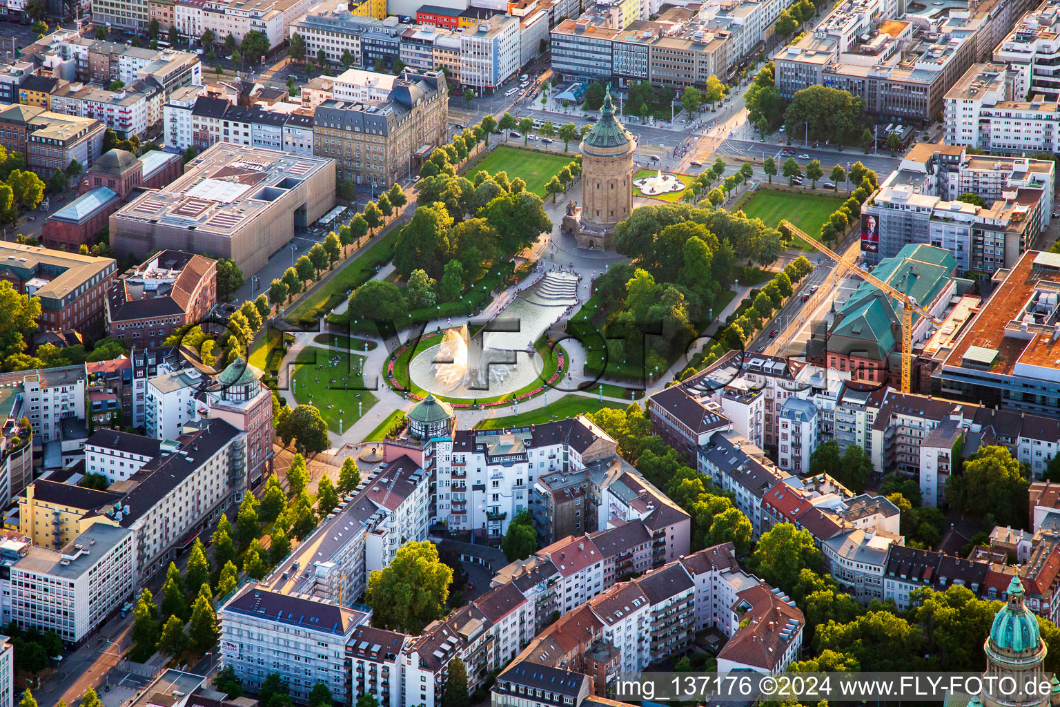 Luftbild von Congress Center Rosengarten und Wasserturm im Ortsteil Oststadt in Mannheim im Bundesland Baden-Württemberg, Deutschland