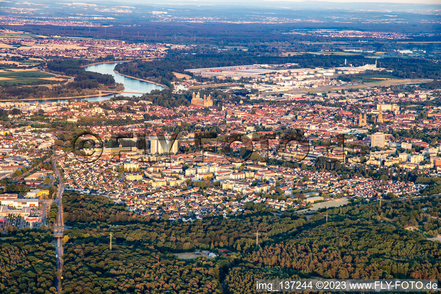 Luftbild von Von Nordwesten in Speyer im Bundesland Rheinland-Pfalz, Deutschland