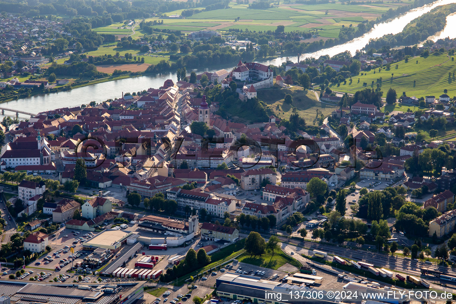 Altstadt von Westen in Ptuj, Slowenien