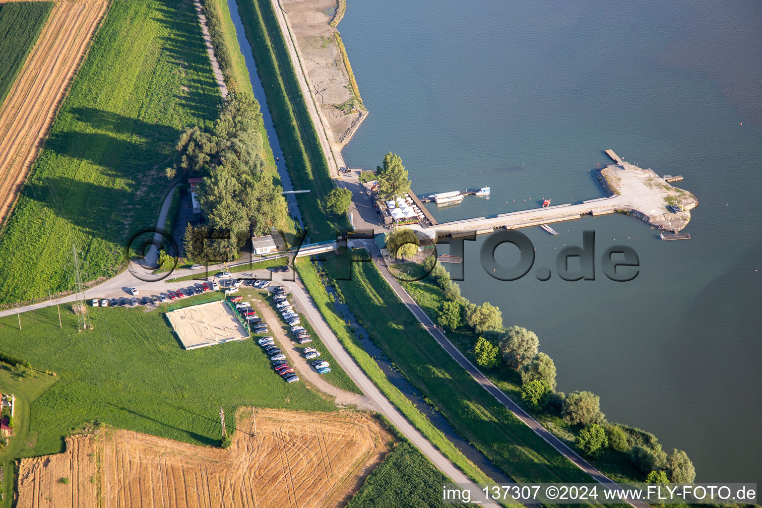 Anlegestelle und Café Ranca Ptuj am Stausee Ptujsko jezero, Slowenien