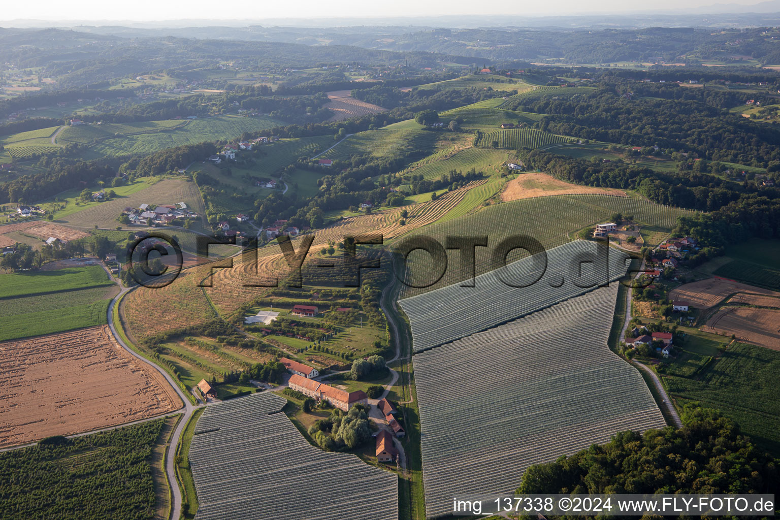 Luftbild von Römerlager/ Rimski kamp Poetovio / Roman camp Poetovio im Ortsteil Mestni Vrh in Ptuj, Slowenien