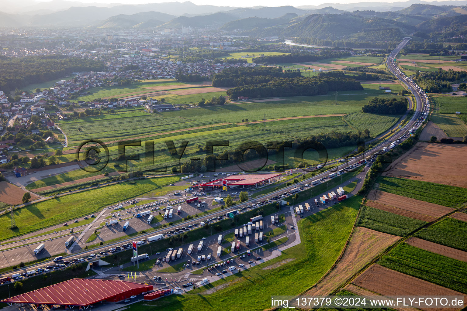 Luftbild von Raststätte Petrol - Bencinski servis - Maribor AC Vzhod an der E59, Slowenien