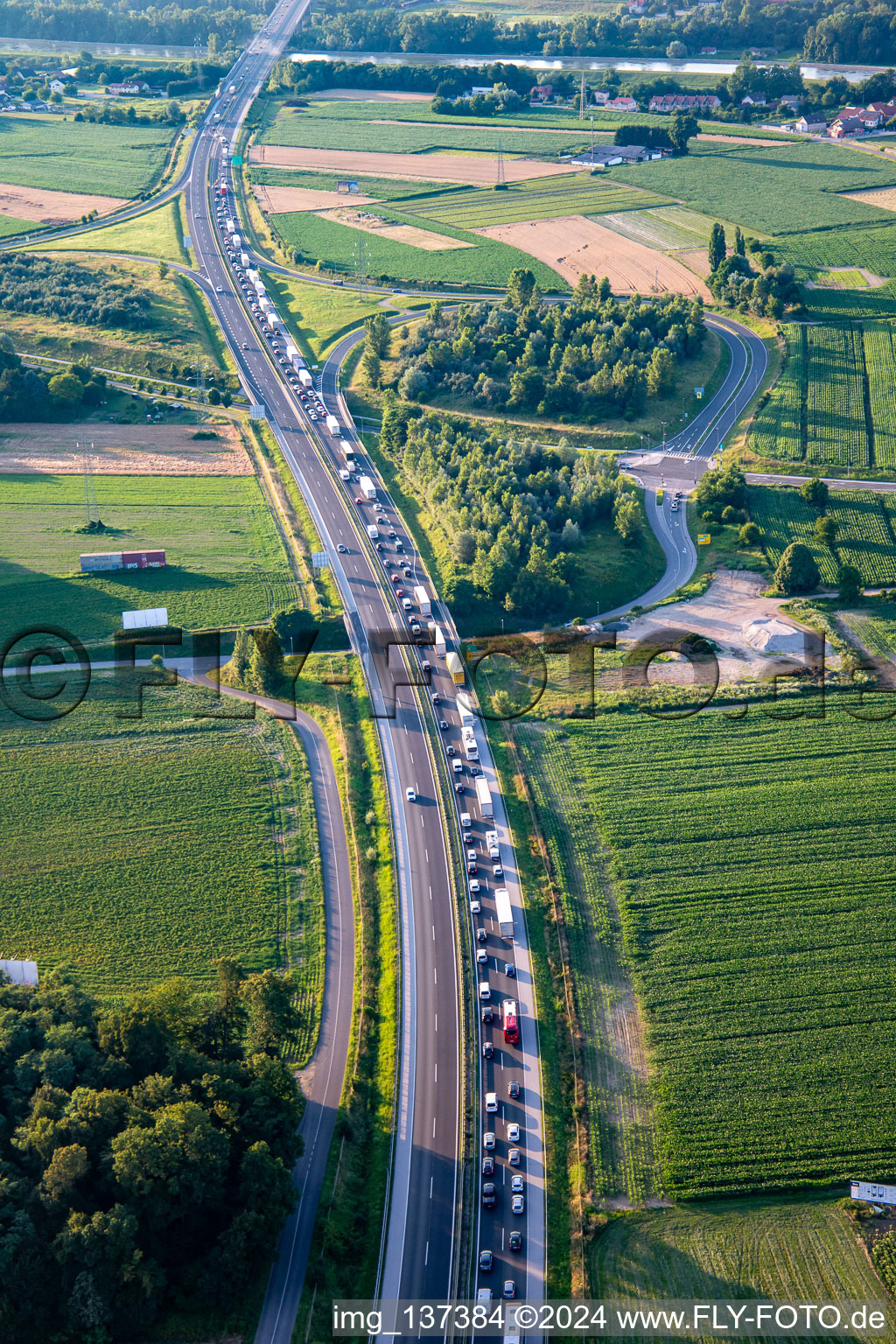 Luftbild von Stau auf der E59 in Maribor, Slowenien