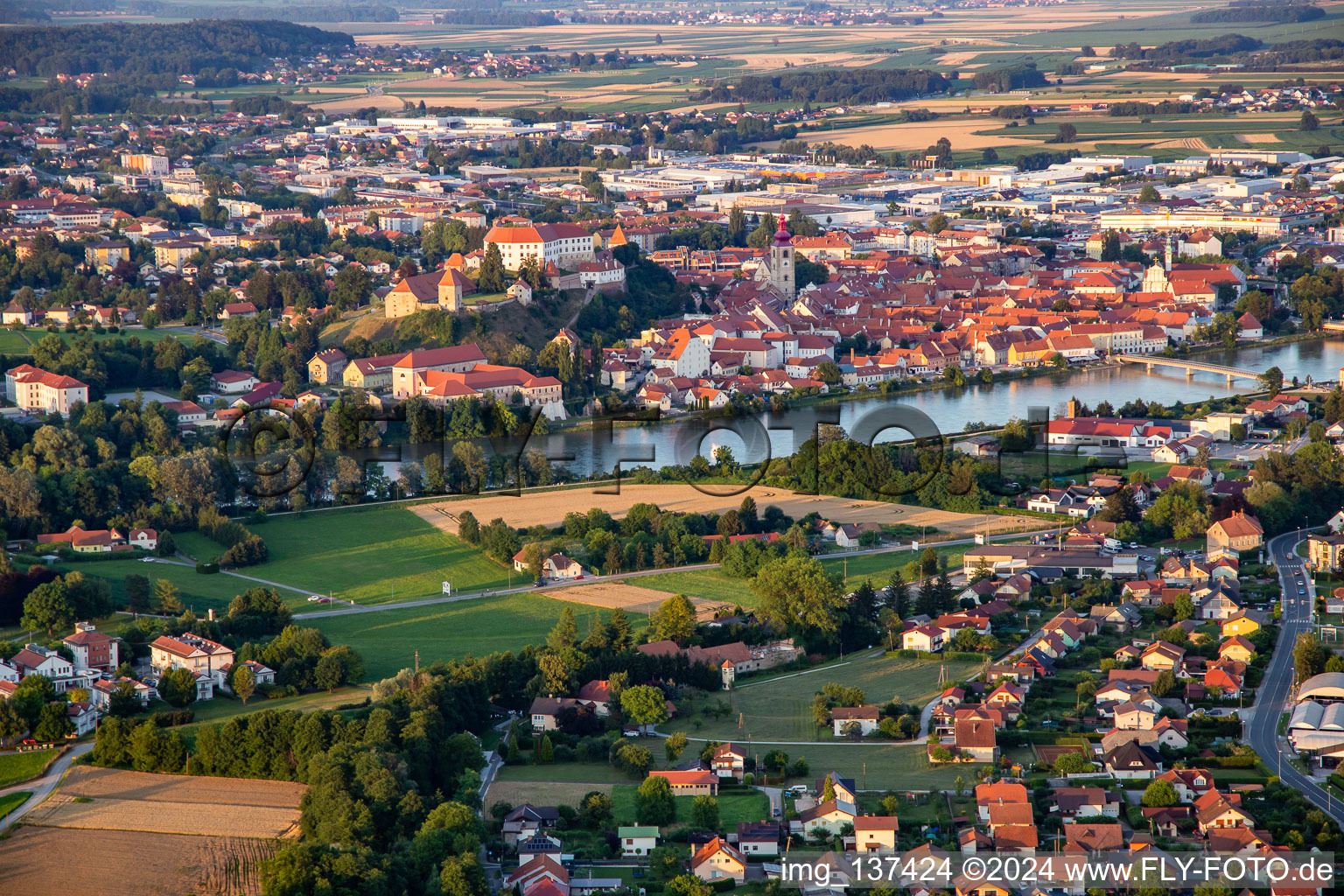 Altstadt von Nordwesten in Ptuj, Slowenien