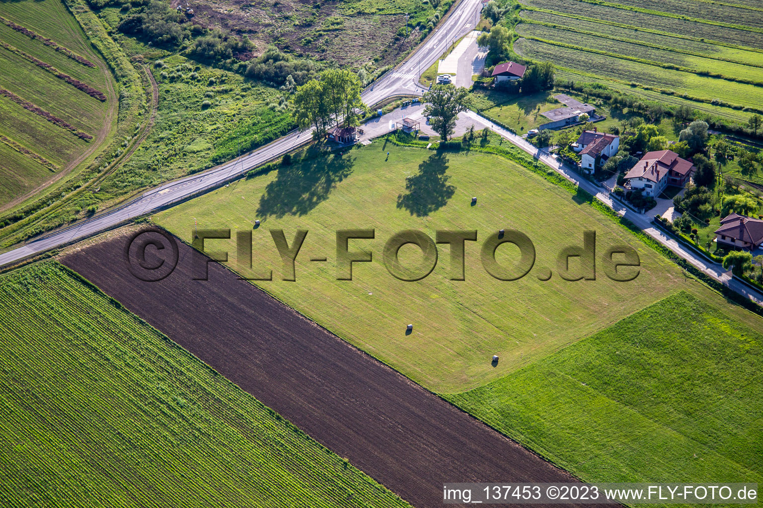Paragliding Landing Lijak / Društvo jadralnih padalcev Polet Nova Gorica im Ortsteil Šmihel, Slowenien