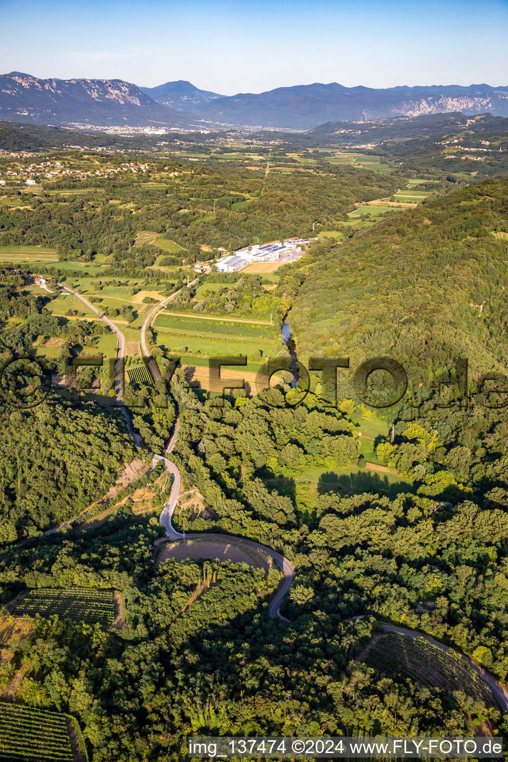 Vipava Tal von Westen im Ortsteil Batuje in Ajdovščina, Slowenien