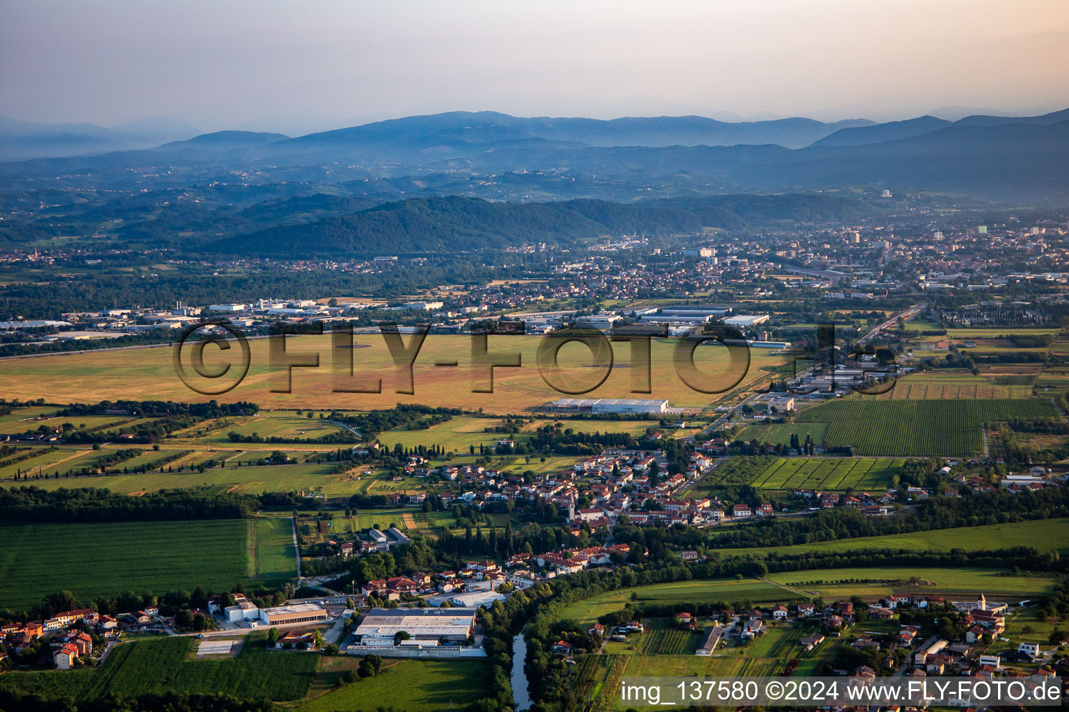 Flugplatz Gorizia / Aeroporto Gorizia mit  Pipistrel Italia S.r.l in Savogna d’Isonzo, Italien