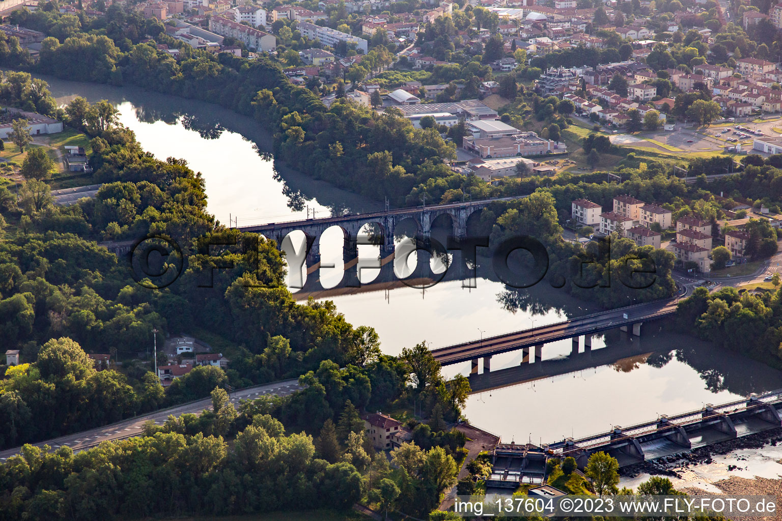 Luftbild von Drei Brücken über den Isonzo in Gorizia, Italien