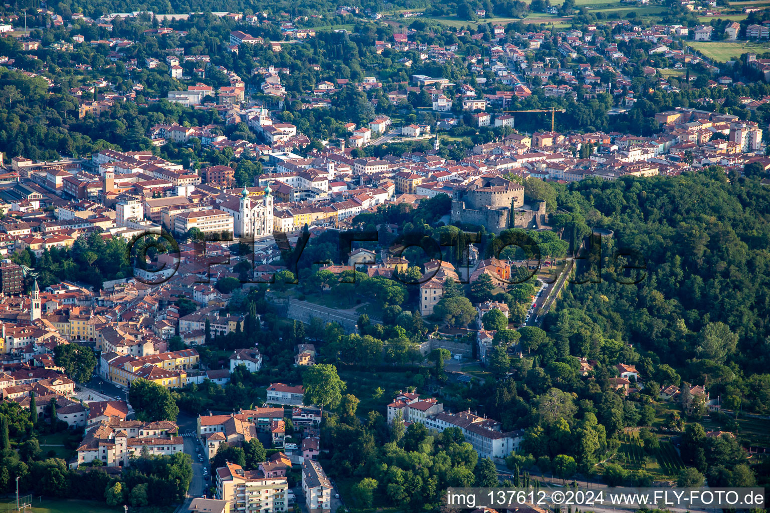 Görzer Burg / Castello di Gorizia und Via Roma, Italien