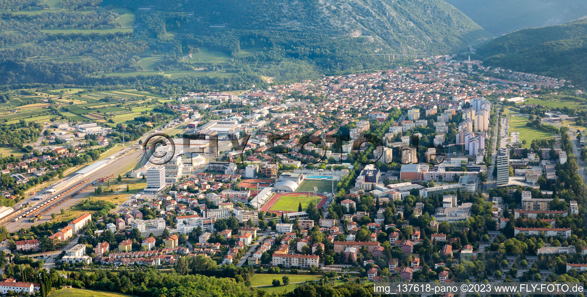 Luftbild von Innenstadt von Süden in Nova Gorica, Slowenien