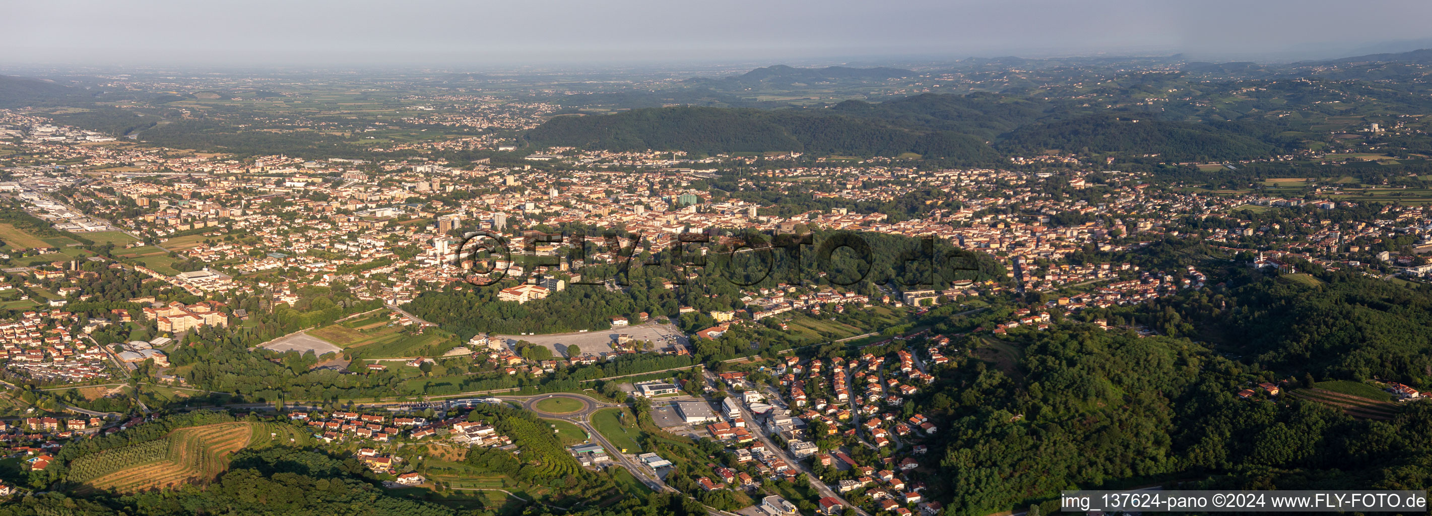 Gesamtansicht von Osten in Gorizia, Italien