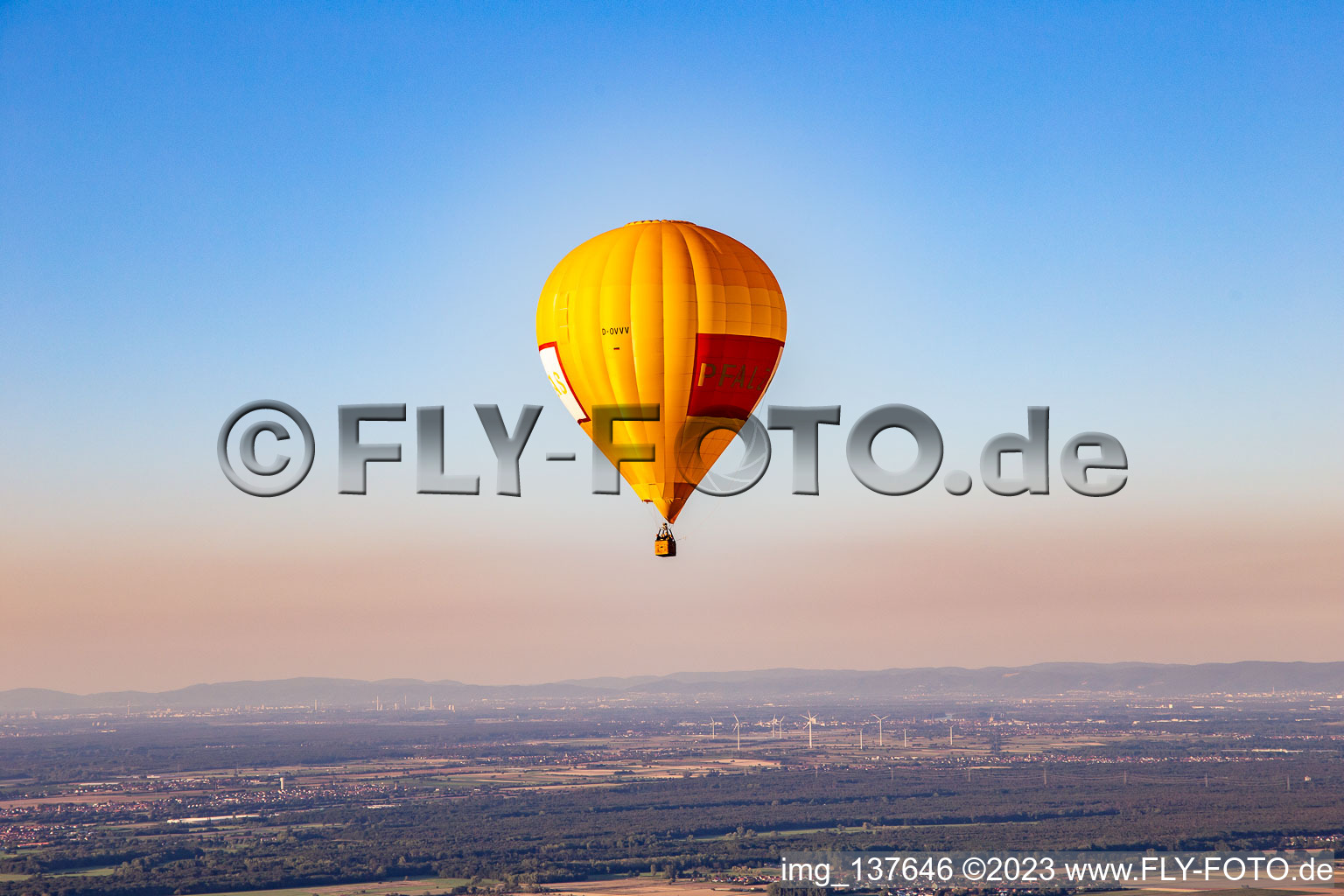 PfalzGas Heisluftballon in Herxheim bei Landau im Bundesland Rheinland-Pfalz, Deutschland