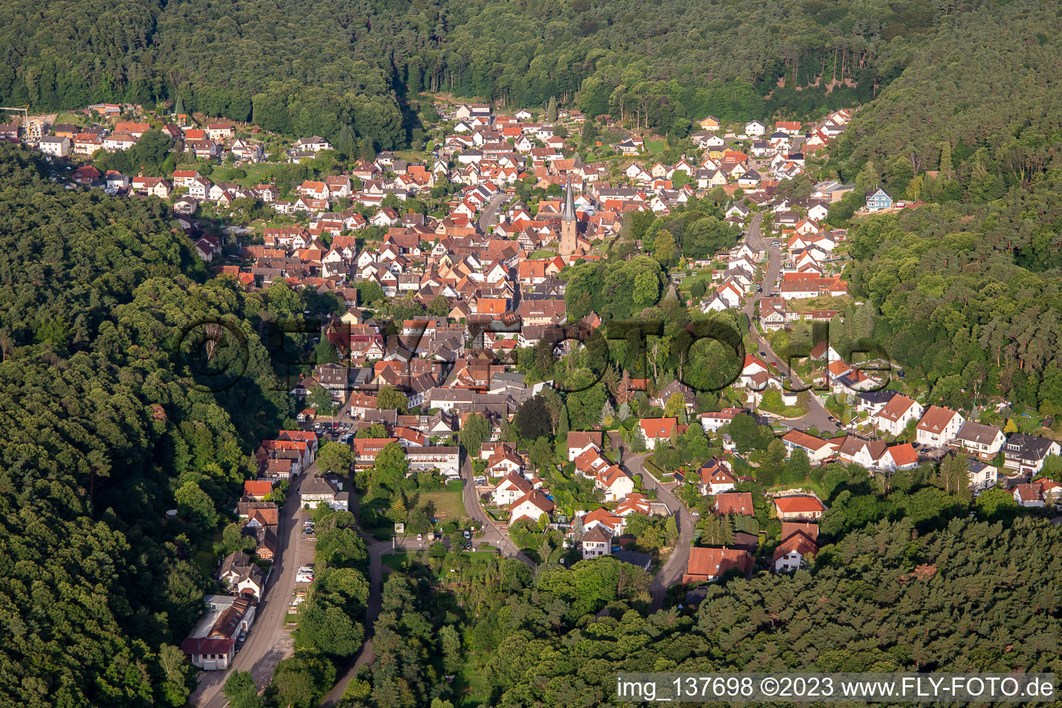 Luftbild von Von Osten in Dörrenbach im Bundesland Rheinland-Pfalz, Deutschland
