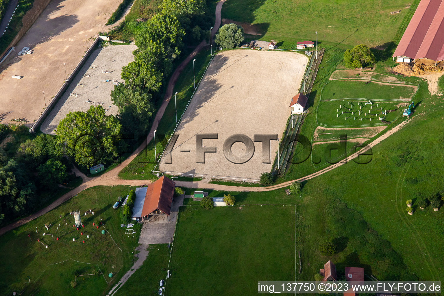 Drohnenbild von Harras De La Née in Mothern im Bundesland Bas-Rhin, Frankreich