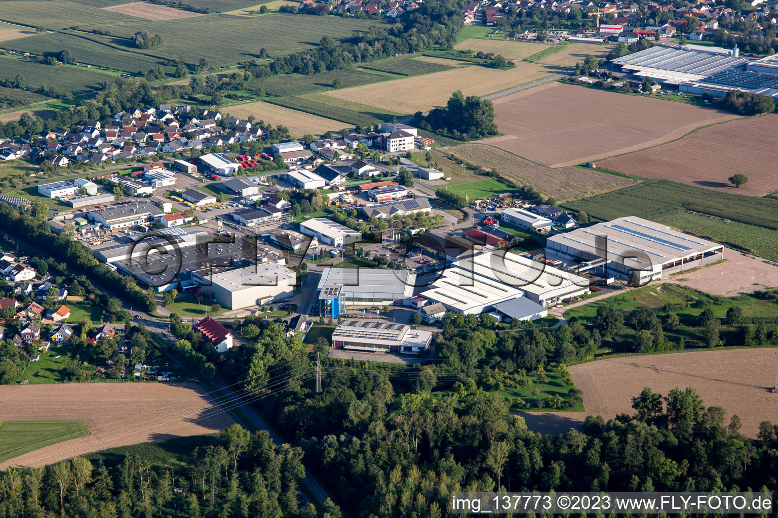 Gewerbegebiet mit Eisen-und Stahlhandel Straub GmbH in Lichtenau im Bundesland Baden-Württemberg, Deutschland