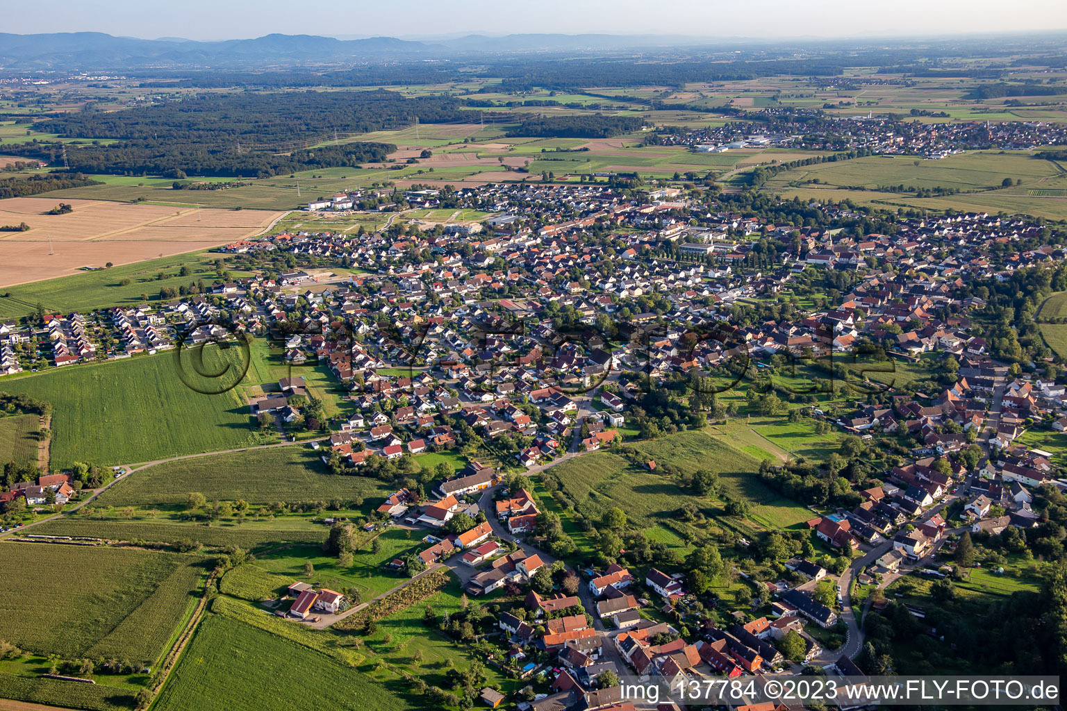 Von Norden im Ortsteil Freistett in Rheinau im Bundesland Baden-Württemberg, Deutschland