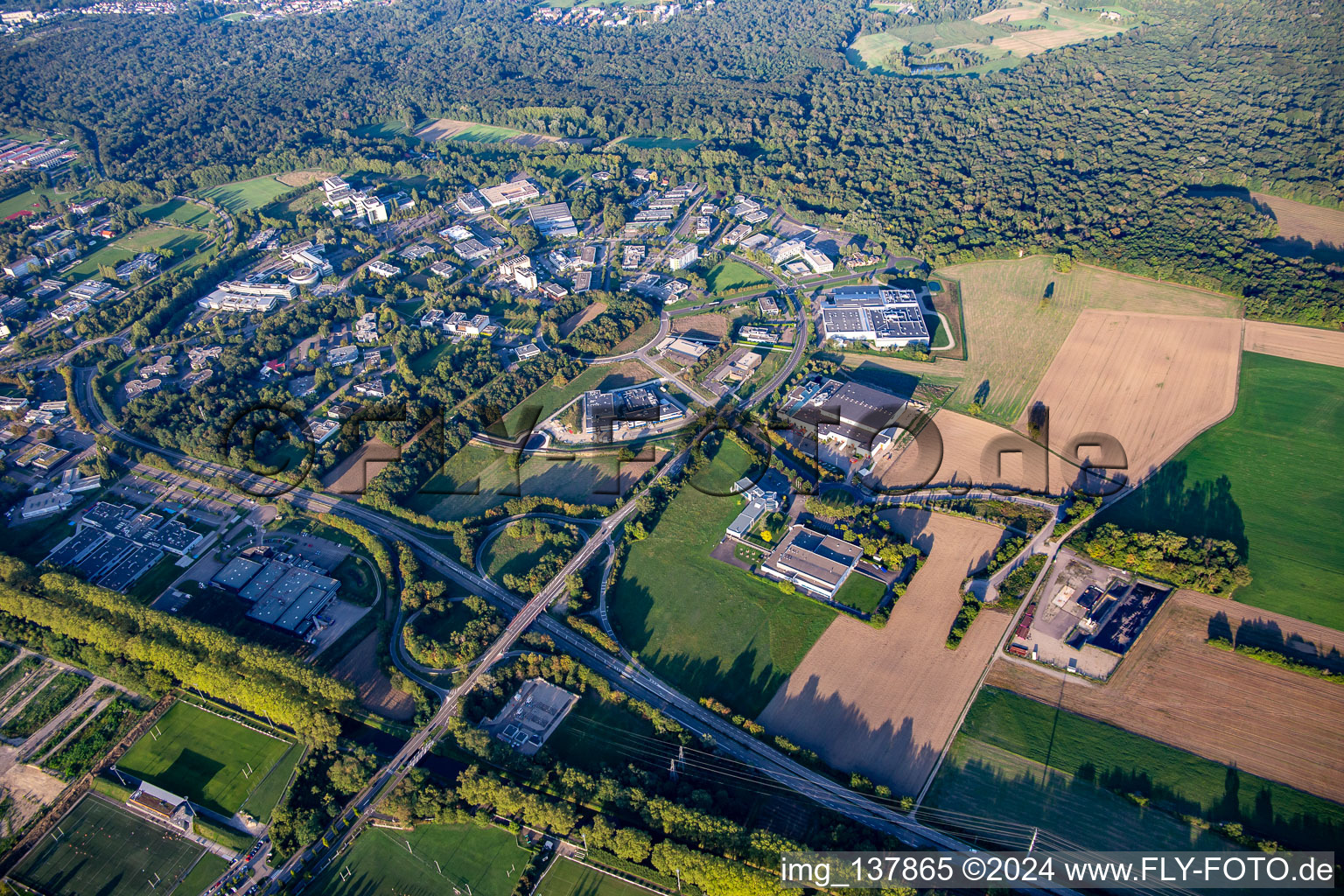 Luftbild von Gewerbegebiet  Le Parc d'innovation Strasbourg mit Institute Clinique De La Souris,  I.G.B.M.C. - Institut de génétique et de biologie moléculaire et cellulaire,  Transgene S.A. und Thermo Fisher Scientific in Illkirch-Graffenstaden im Bundesland Bas-Rhin, Frankreich