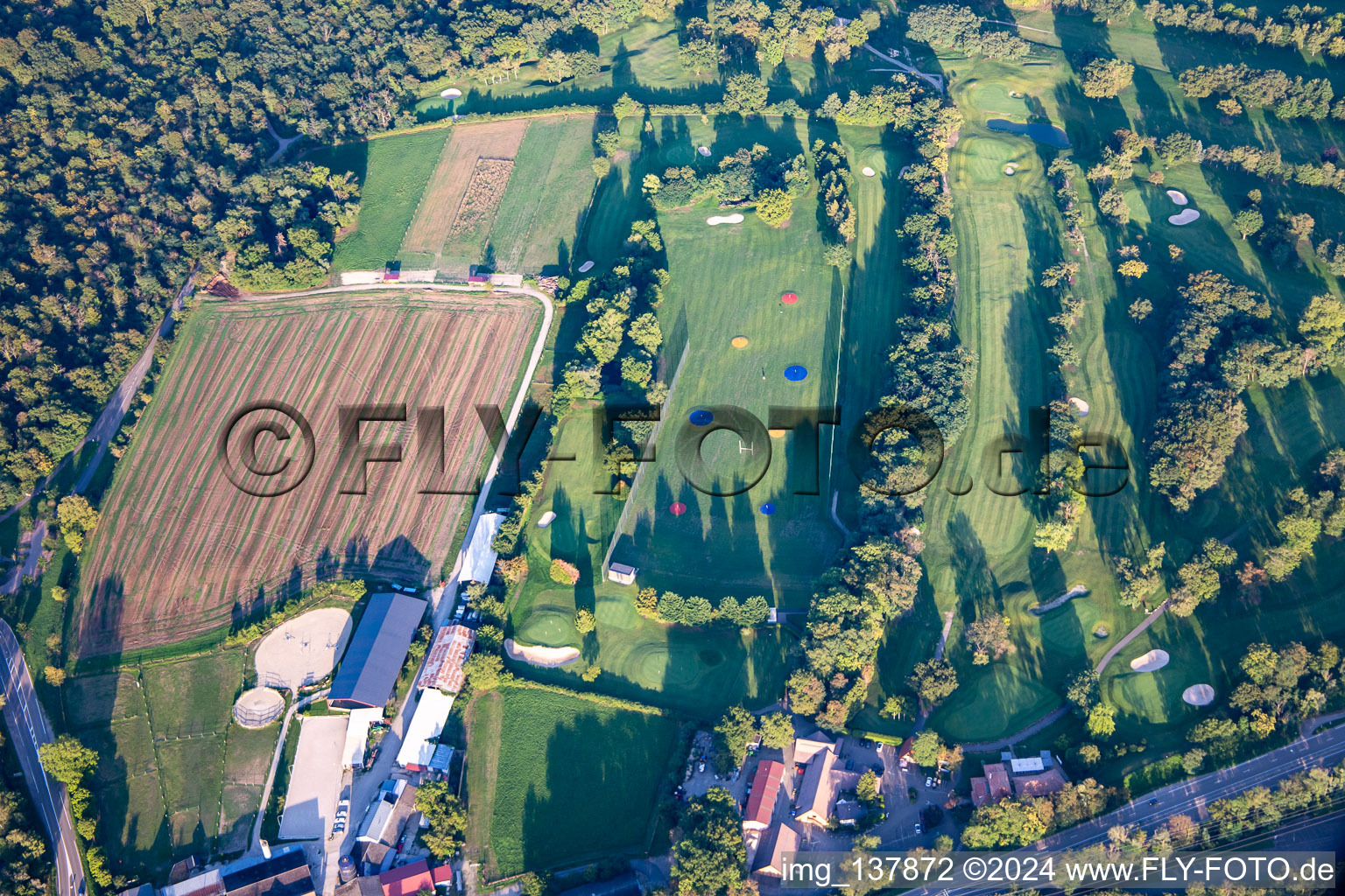 Schrägluftbild von Golf Club Strasbourg in Illkirch-Graffenstaden im Bundesland Bas-Rhin, Frankreich
