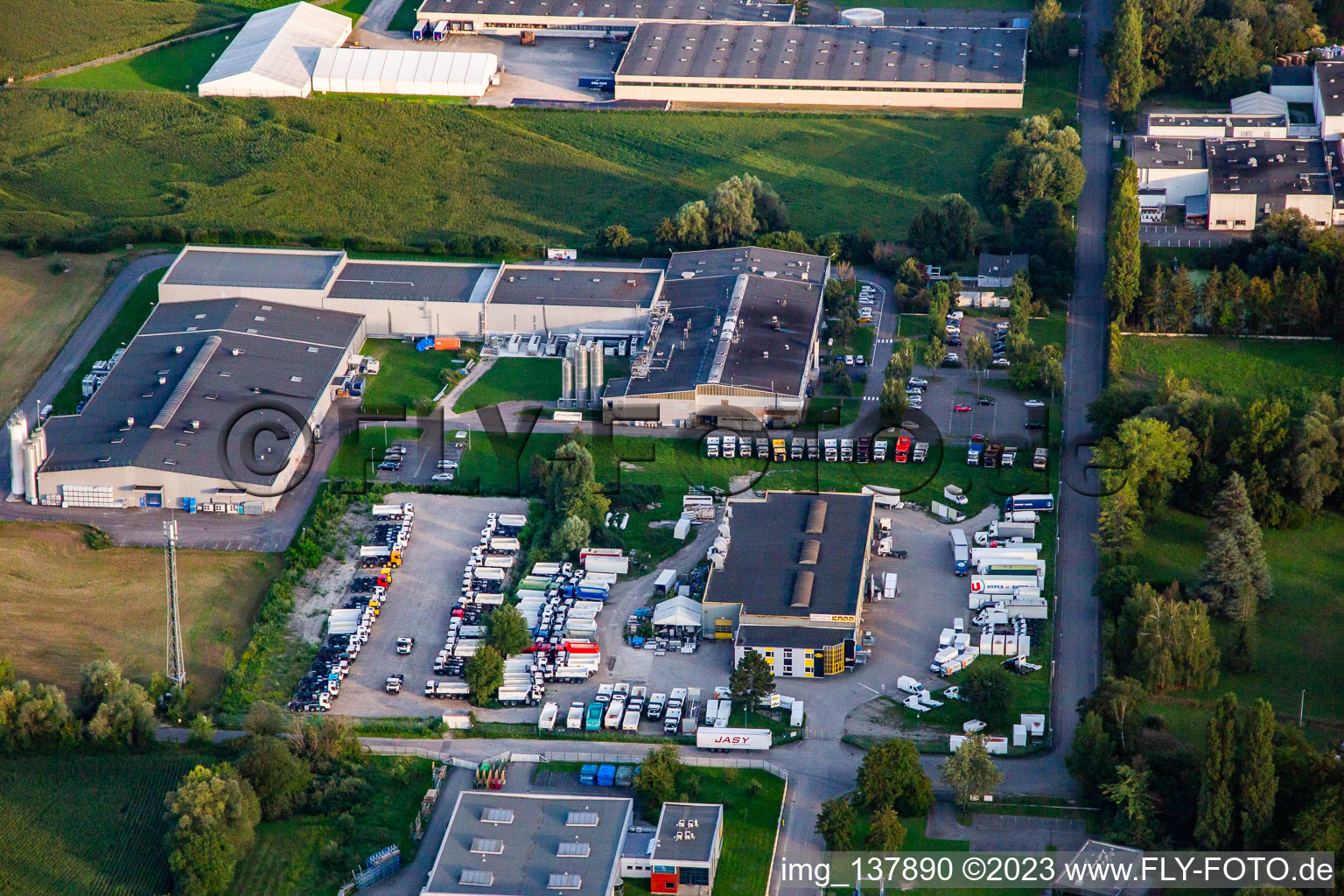 Gewerbegebiet  Zone Industriel de Krafft mit   Carrosserie Industrielle Kapp SA und SARL ARGRU in Erstein im Bundesland Bas-Rhin, Frankreich