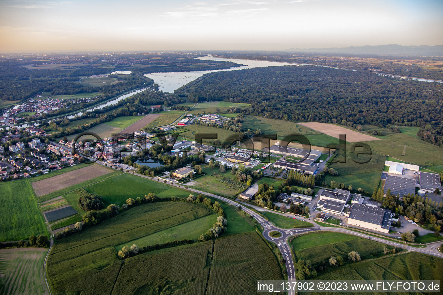 Luftbild von Gewerbegebiet  Zone Industriel de Krafft von Südwesten in Erstein im Bundesland Bas-Rhin, Frankreich