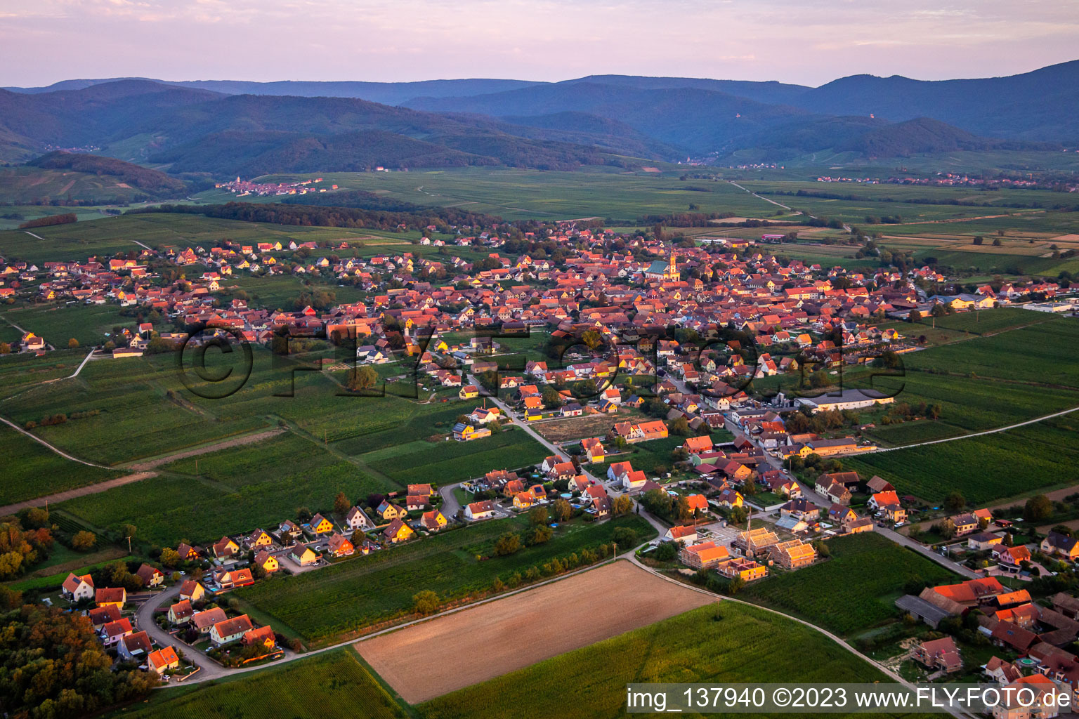 Luftbild von Am Morgen aus Südosten in Epfig im Bundesland Bas-Rhin, Frankreich