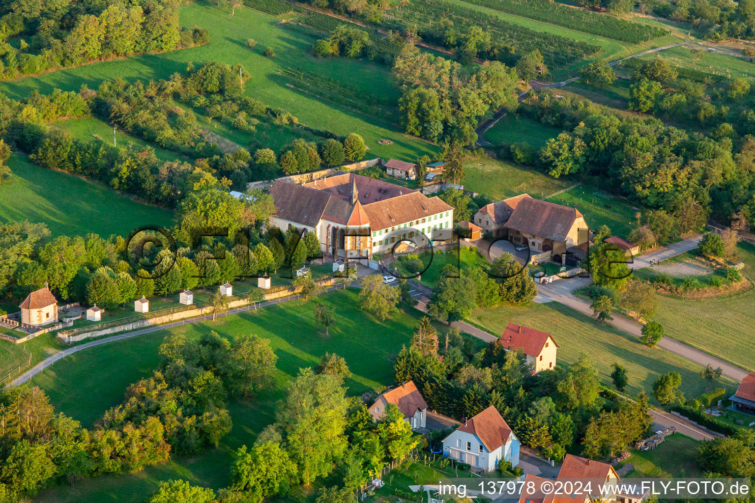 Luftbild von Couvent du Bischenberg in Bischoffsheim im Bundesland Bas-Rhin, Frankreich