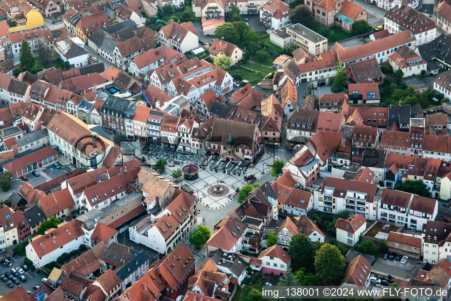 Place de l'Hôtel de Ville in Molsheim im Bundesland Bas-Rhin, Frankreich