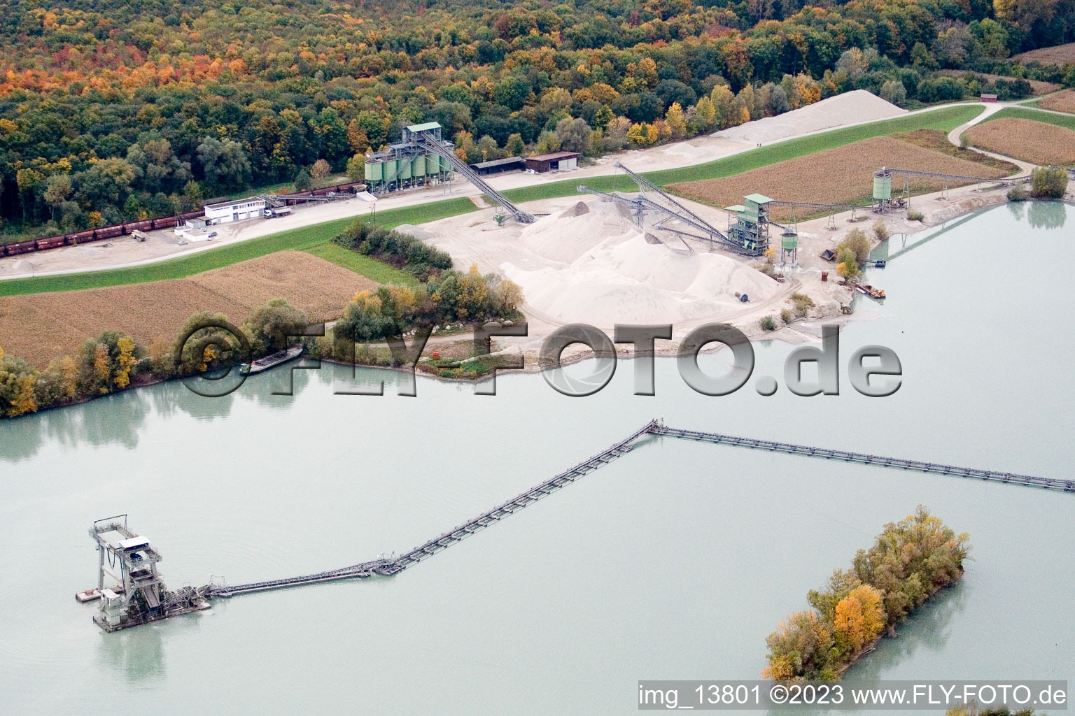 Luftaufnahme von Hagenbach, Kieswerk Baggersee im Bundesland Rheinland-Pfalz, Deutschland