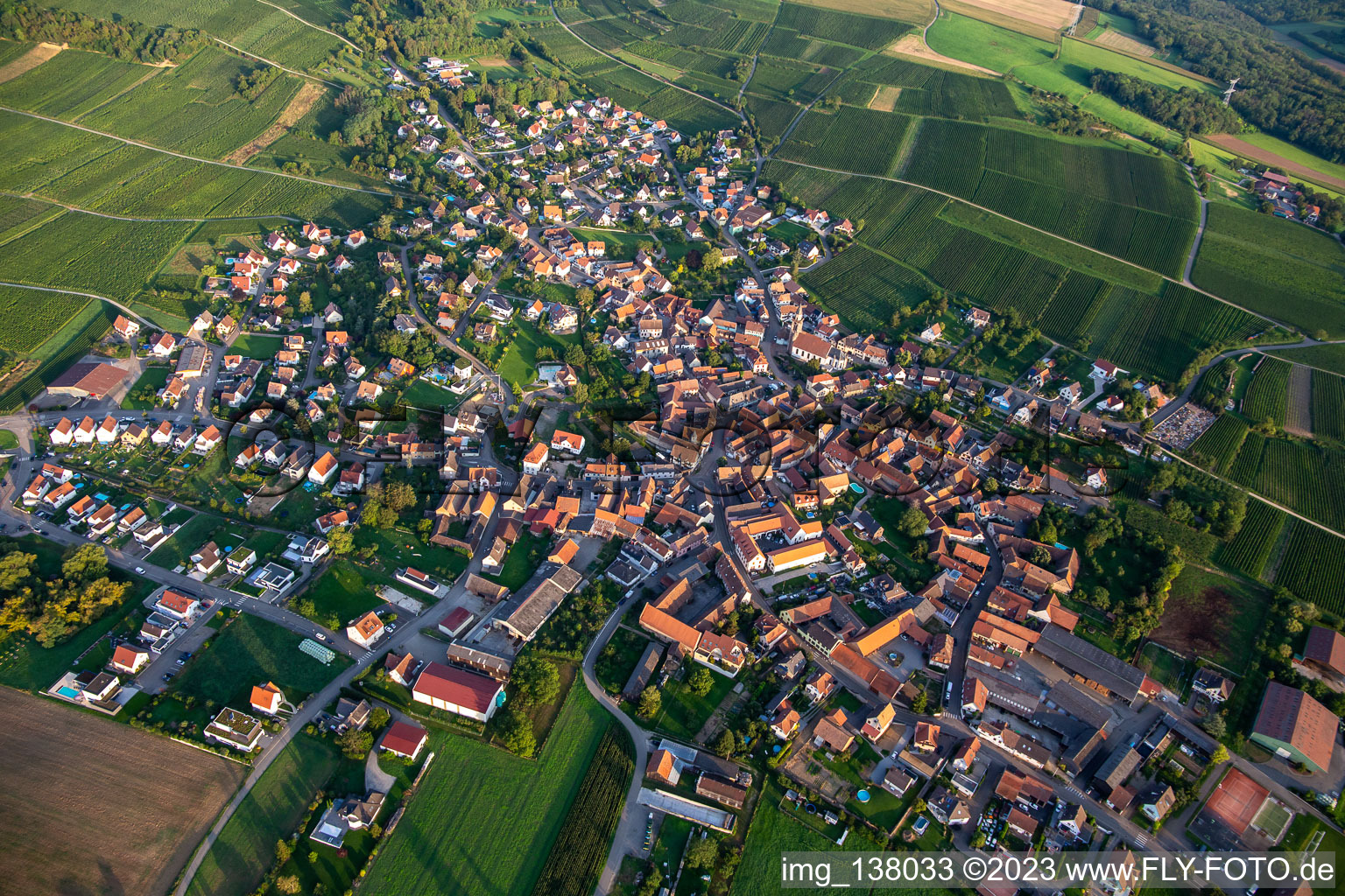 Luftaufnahme von Nordheim im Bundesland Bas-Rhin, Frankreich