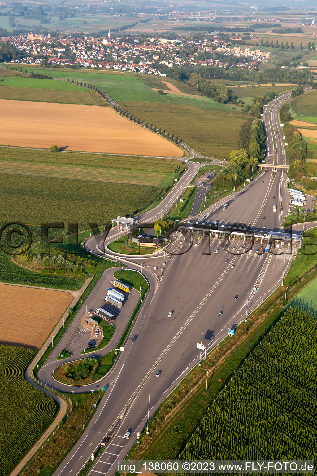 Luftbild von Autobahnmautstelle A4 Hochfelden   Sanef Service in Schwindratzheim im Bundesland Bas-Rhin, Frankreich