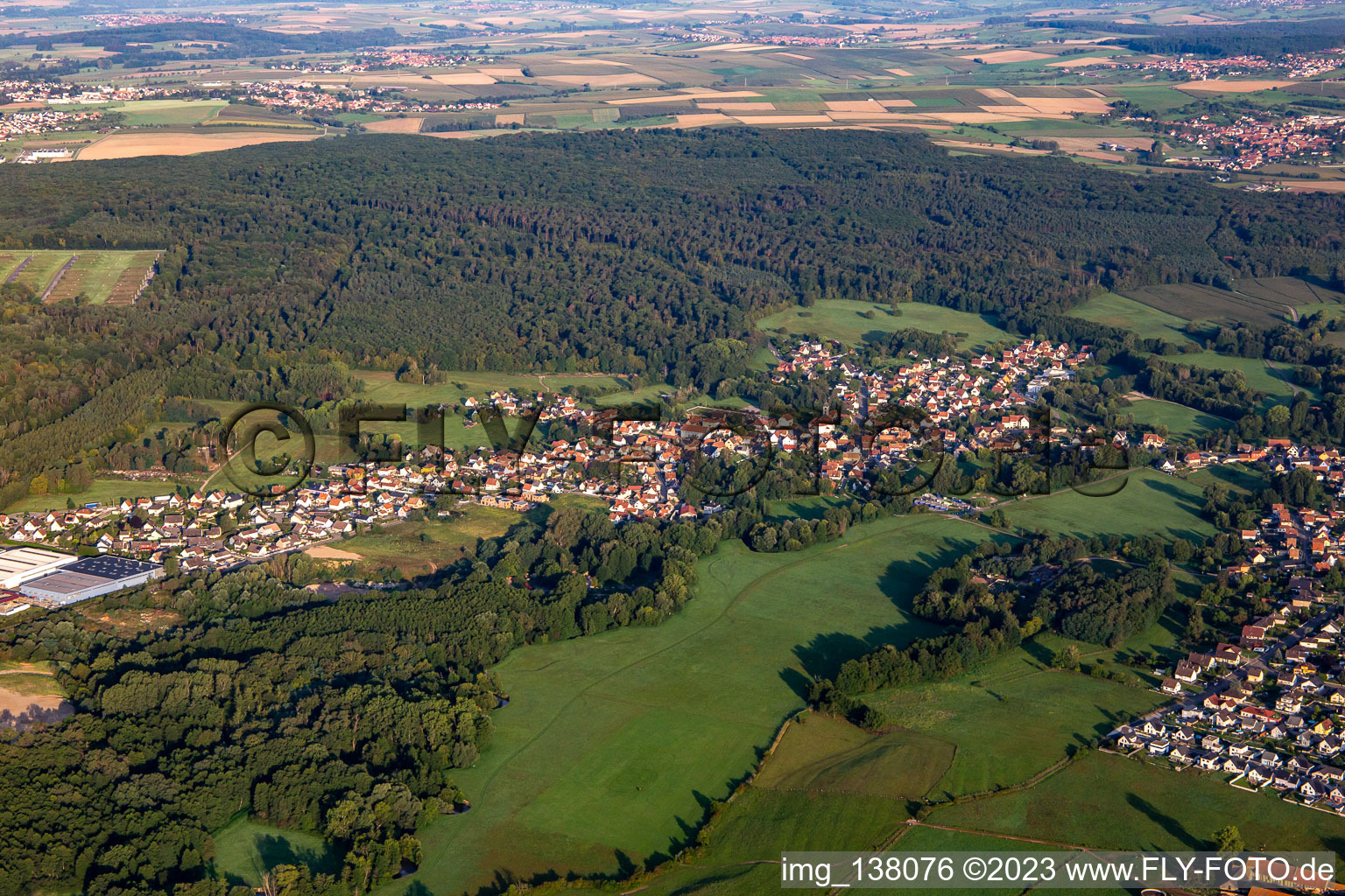 Schrägluftbild von Mertzwiller im Bundesland Bas-Rhin, Frankreich