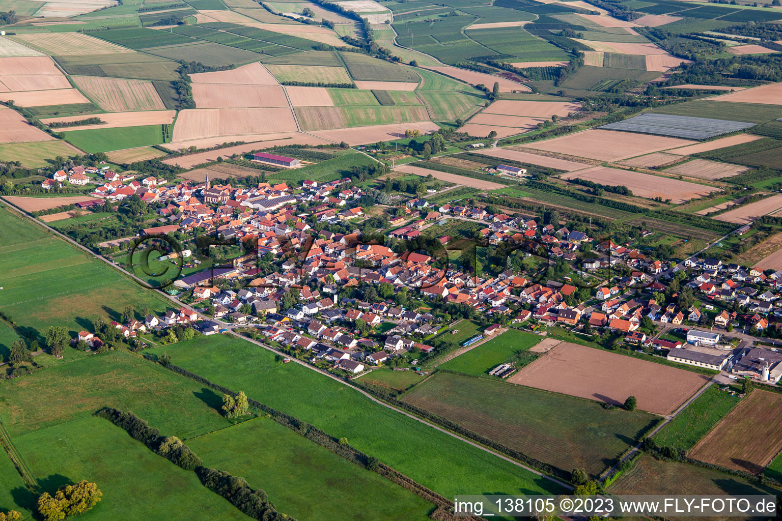 Schrägluftbild von Schweighofen im Bundesland Rheinland-Pfalz, Deutschland