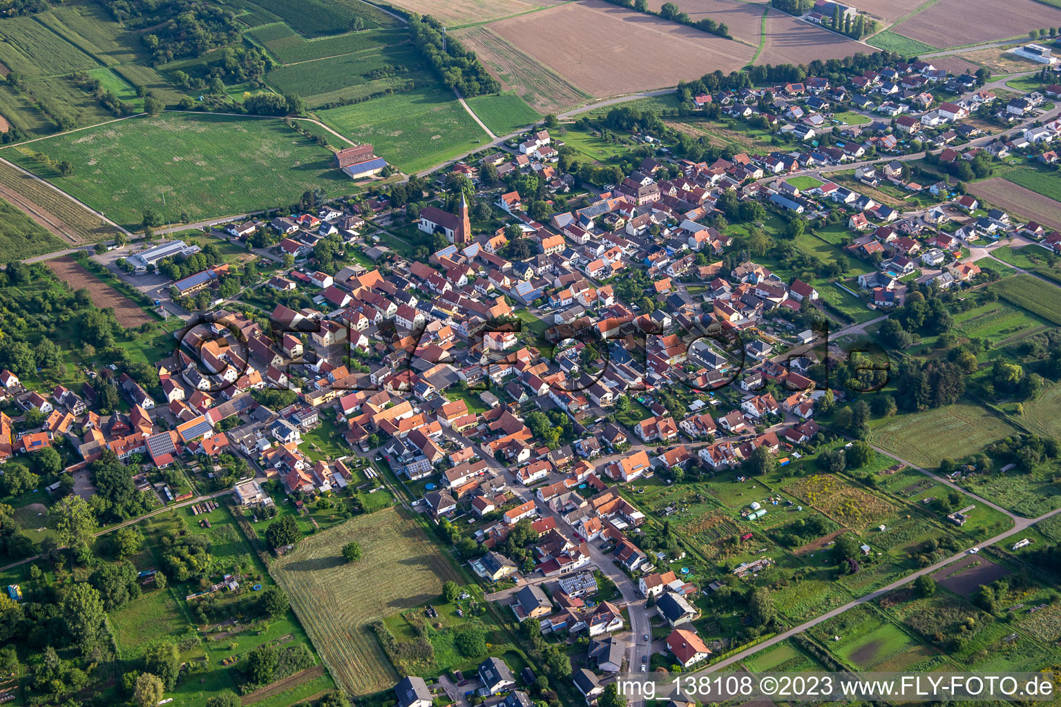 Kapsweyer im Bundesland Rheinland-Pfalz, Deutschland von oben gesehen