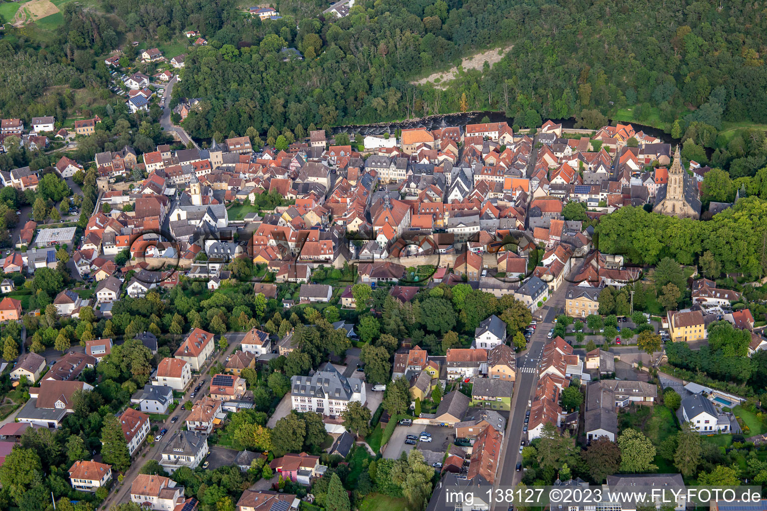 Luftbild von Historische Altstadt von Westen in Meisenheim im Bundesland Rheinland-Pfalz, Deutschland