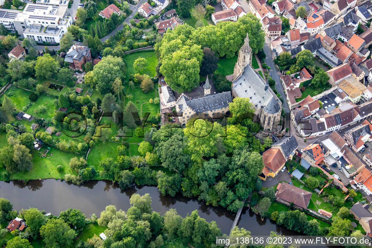 Luftbild von Schlosskirche Meisenheim im Bundesland Rheinland-Pfalz, Deutschland