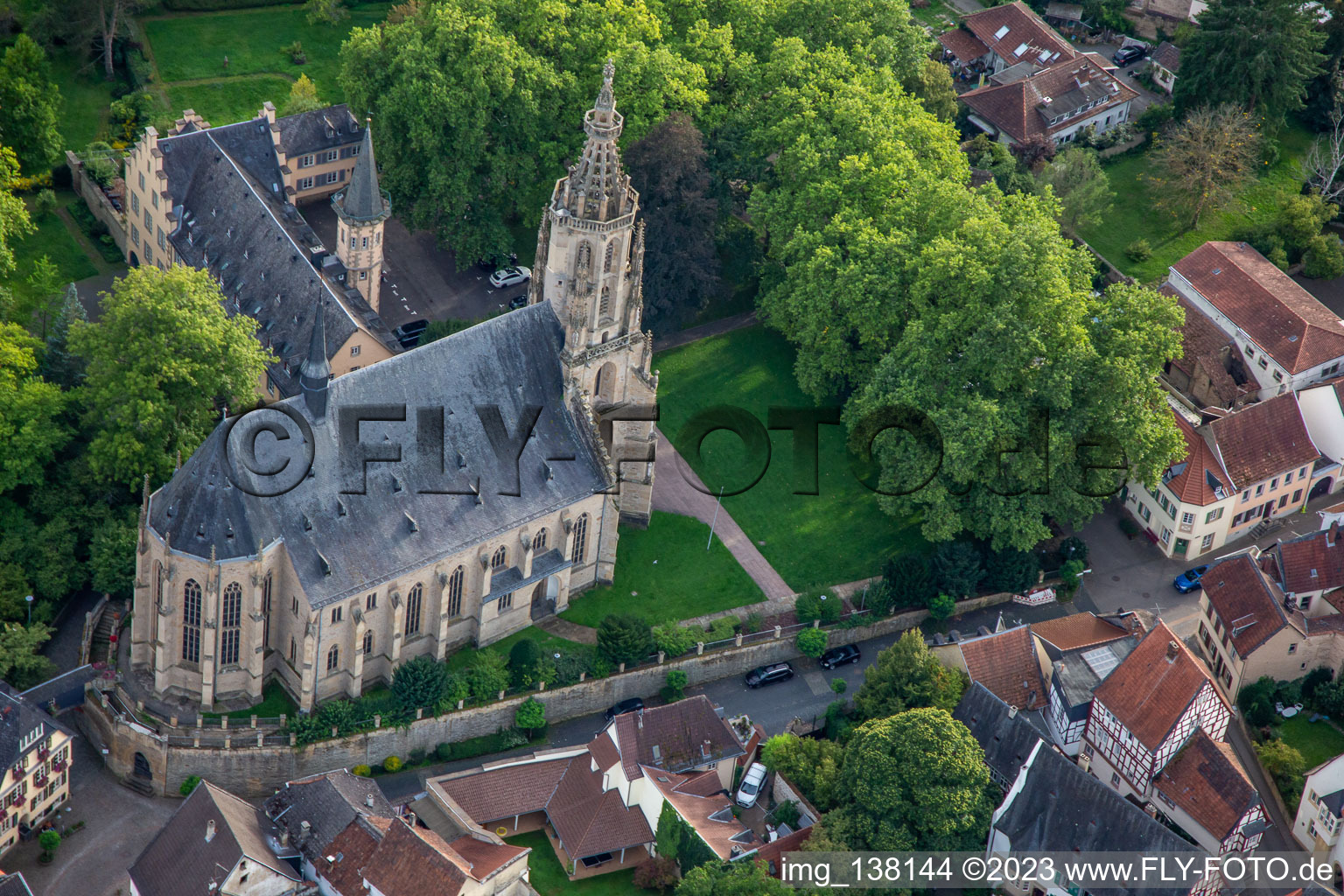 Luftaufnahme von Schlosskirche Meisenheim im Bundesland Rheinland-Pfalz, Deutschland