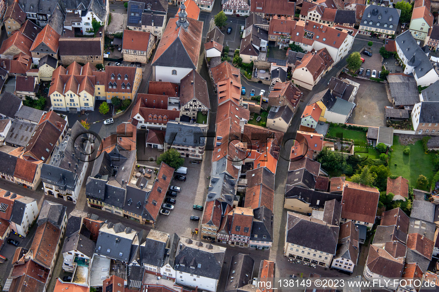 Luftbild von Marktgasse und  Mohren-Apotheke in Meisenheim im Bundesland Rheinland-Pfalz, Deutschland