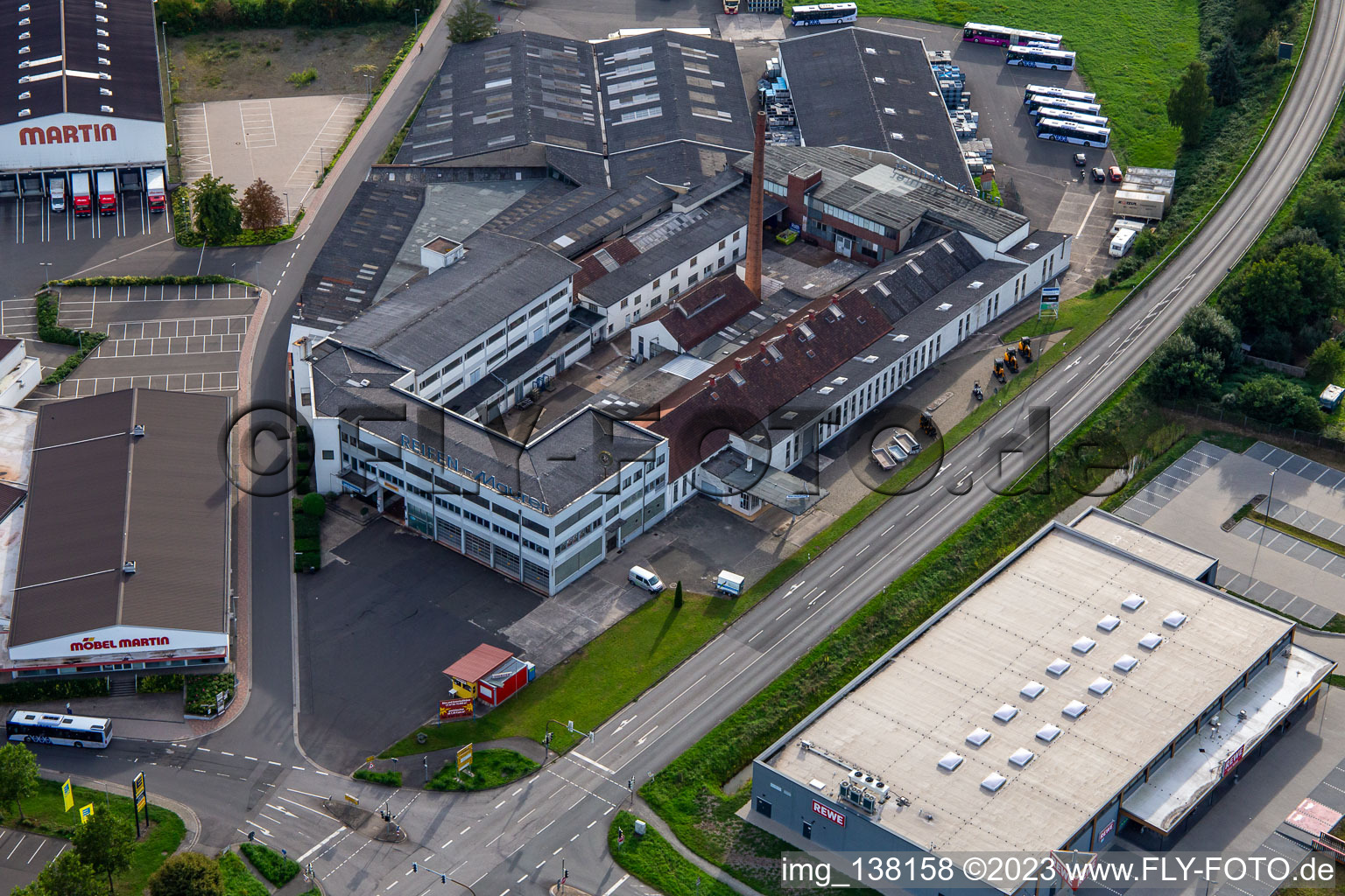 Luftbild von Ulland Baumaschinen Vermietung & Verkauf im ehemaligen Reifen.-Maurer in Meisenheim im Bundesland Rheinland-Pfalz, Deutschland