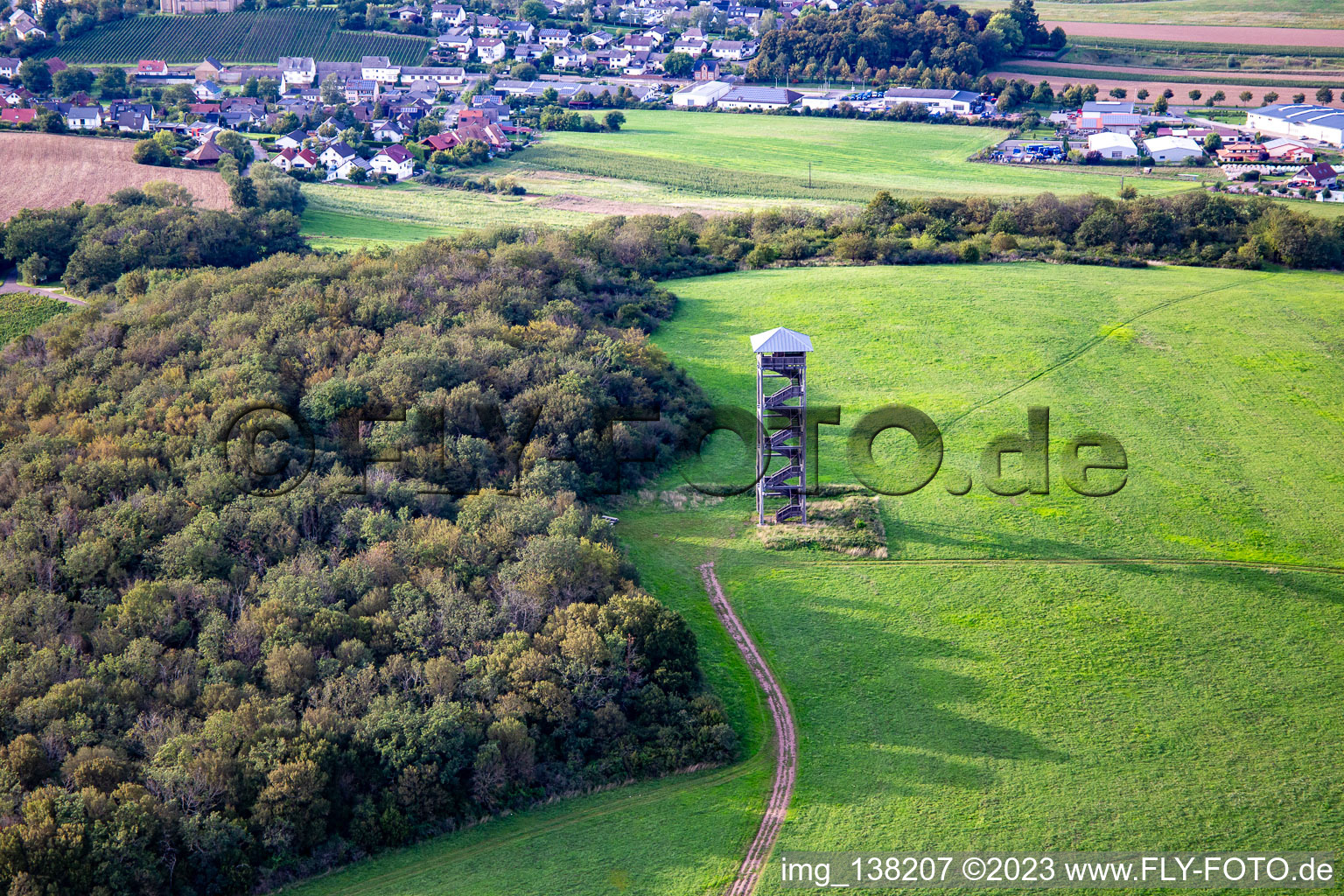 Schrägluftbild von Heimbergturm Schloßböckelheim im Bundesland Rheinland-Pfalz, Deutschland