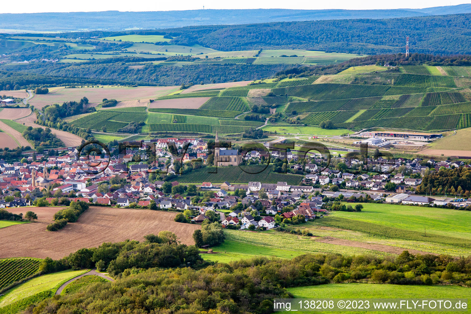 Von Südosten in Waldböckelheim im Bundesland Rheinland-Pfalz, Deutschland